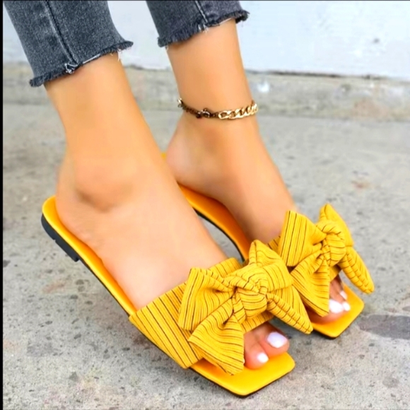 Pretty Sandals 🩴 - Picture 2 of 4